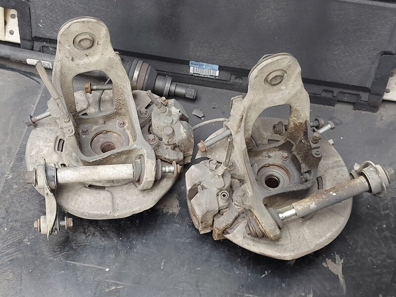 Fuzeta spate stanga/ dreapta BMW 3.0d X5 E70 X6 E71 cod 6770983/84-06